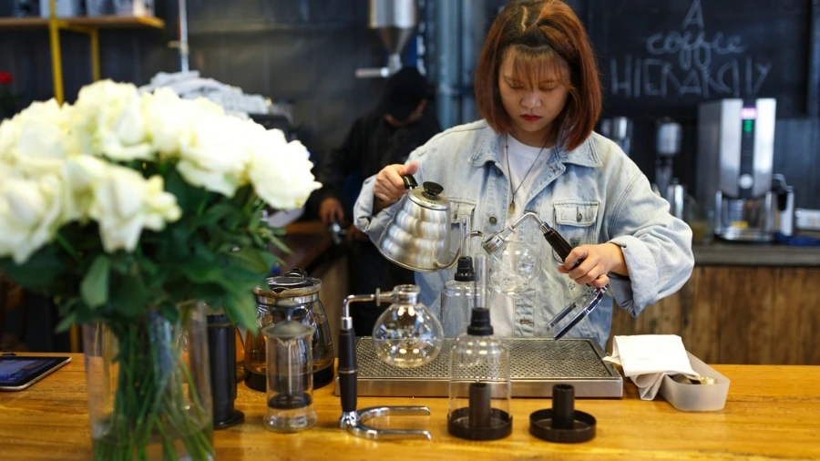 Tuyển nhân viên pha chế không kinh nghiệm cần lưu ý những gì